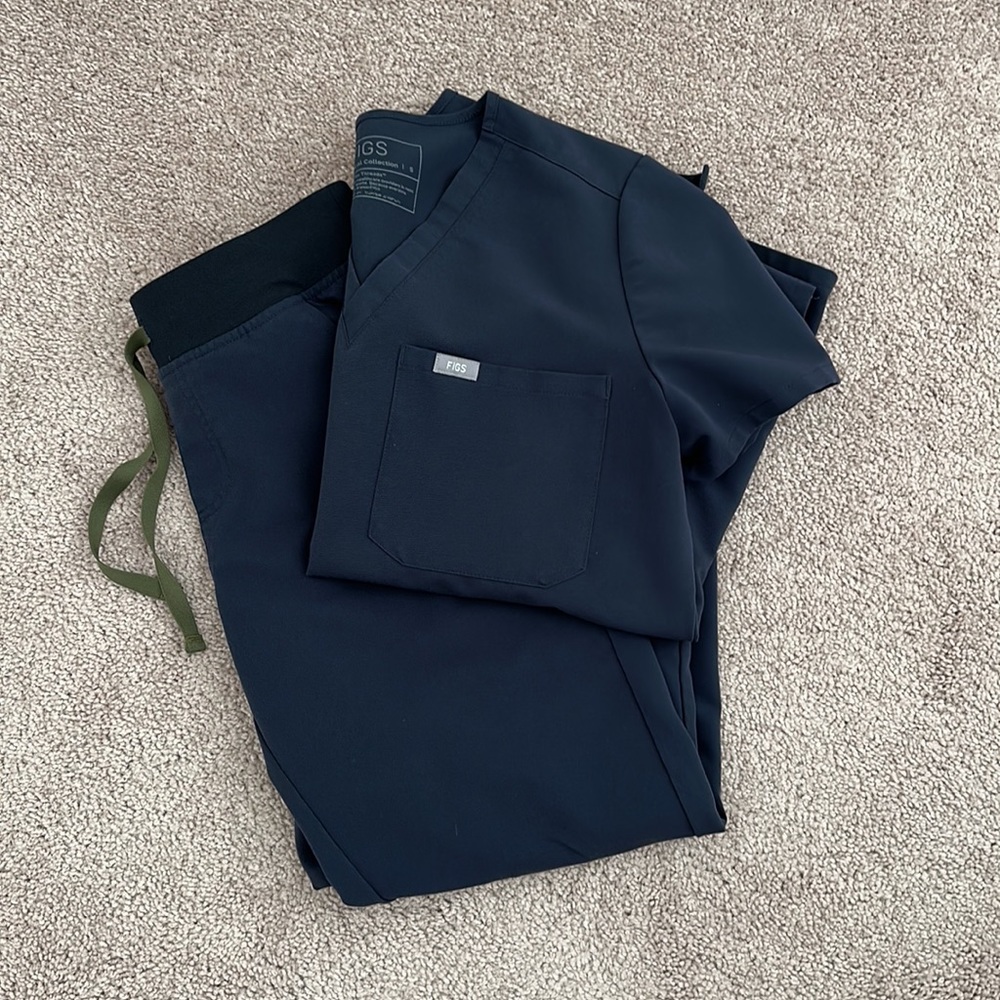 FIGS Quiet Navy Scrub Set S/SP
